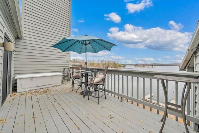 93 Peninsula Point Dr Unit B5, Moneta, VA 24121