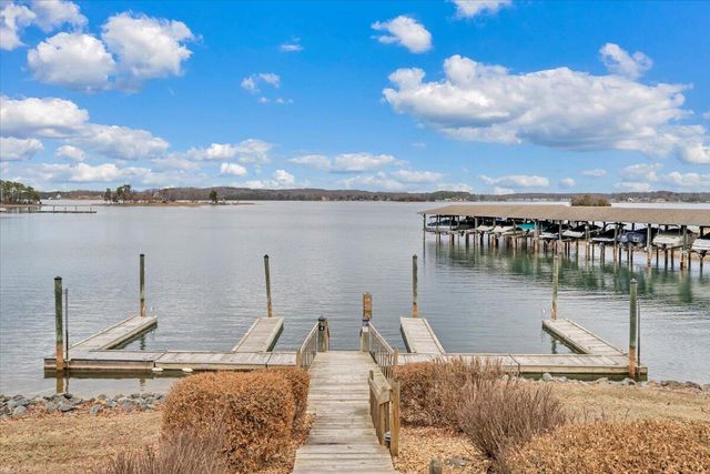 93 Peninsula Point Dr Unit B5, Moneta, VA 24121