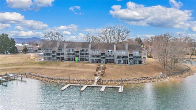 93 Peninsula Point Dr Unit B5, Moneta, VA 24121