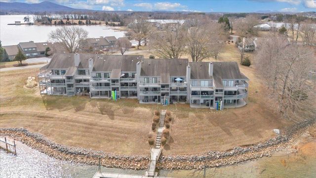 93 Peninsula Point Dr Unit B5, Moneta, VA 24121