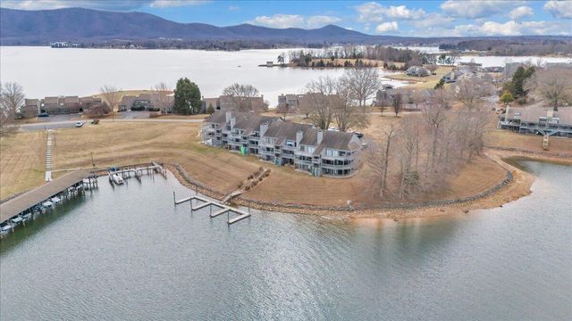 93 Peninsula Point Dr Unit B5, Moneta, VA 24121