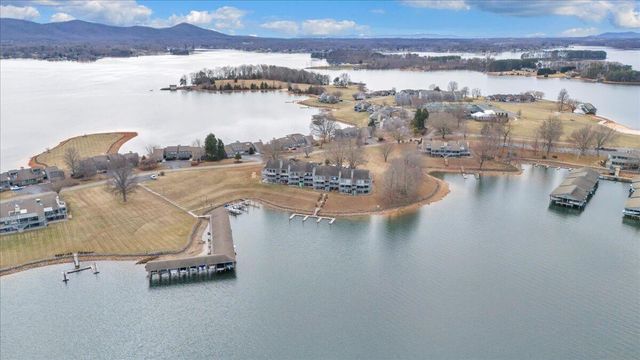 93 Peninsula Point Dr Unit B5, Moneta, VA 24121