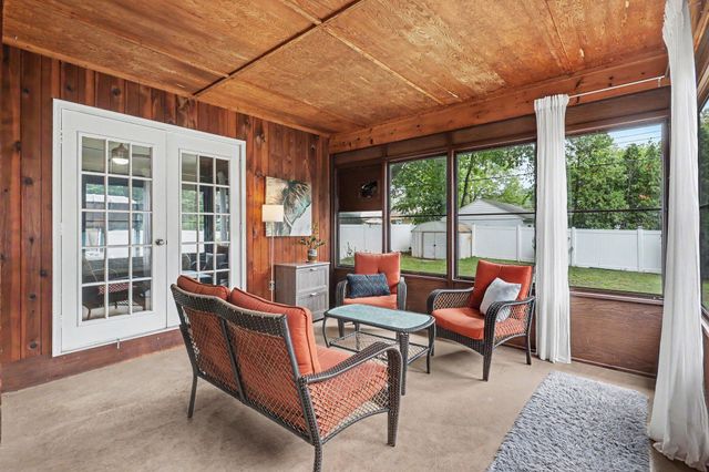 106 E 31st Street, Holland, MI 49423