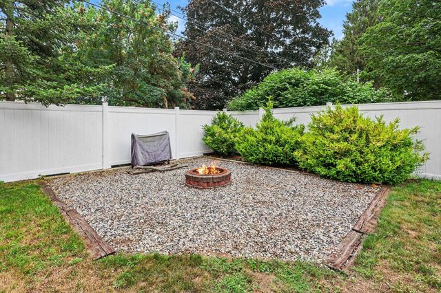 106 E 31st Street, Holland, MI 49423
