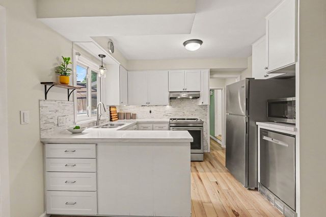 106 E 31st Street, Holland, MI 49423