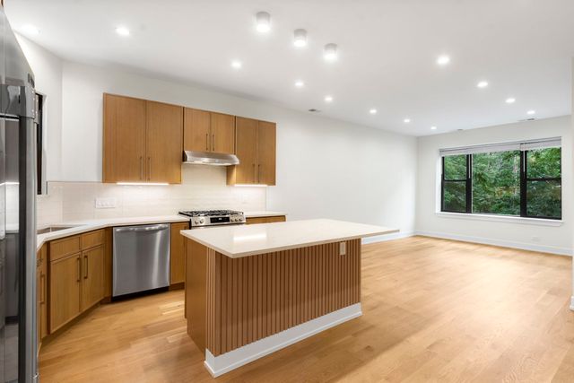 1246 W Bryn Mawr Avenue 2, Chicago, IL 60660