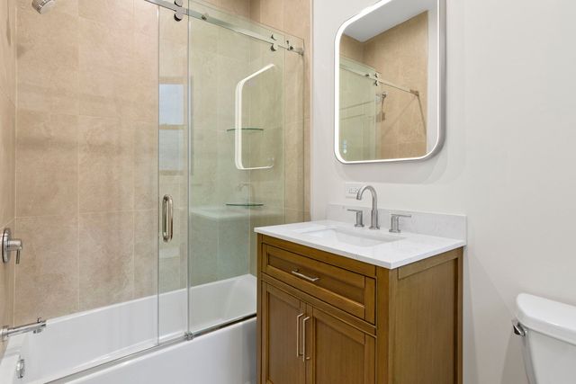 1246 W Bryn Mawr Avenue 2, Chicago, IL 60660
