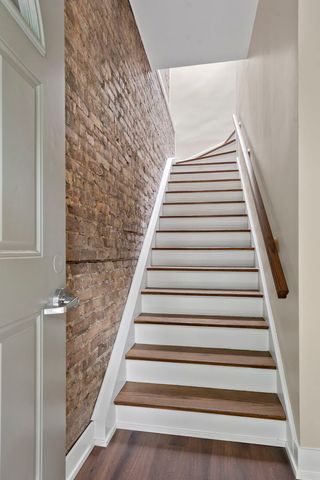 1246 W Bryn Mawr Avenue 2, Chicago, IL 60660