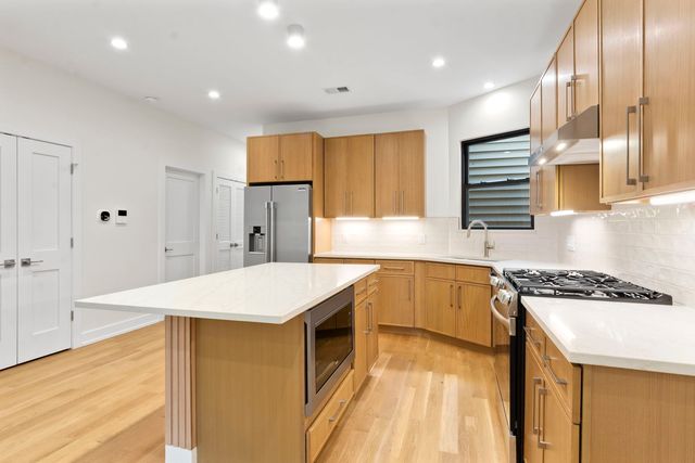 1246 W Bryn Mawr Avenue 2, Chicago, IL 60660