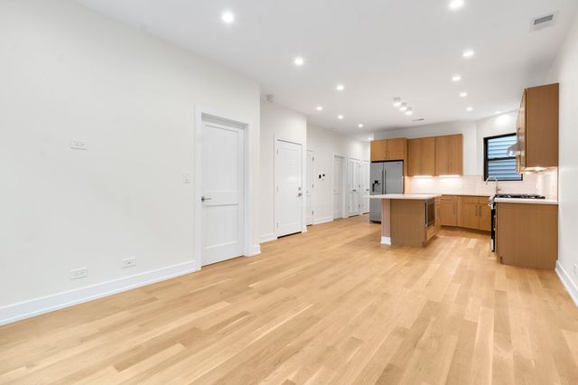 1246 W Bryn Mawr Avenue 2, Chicago, IL 60660