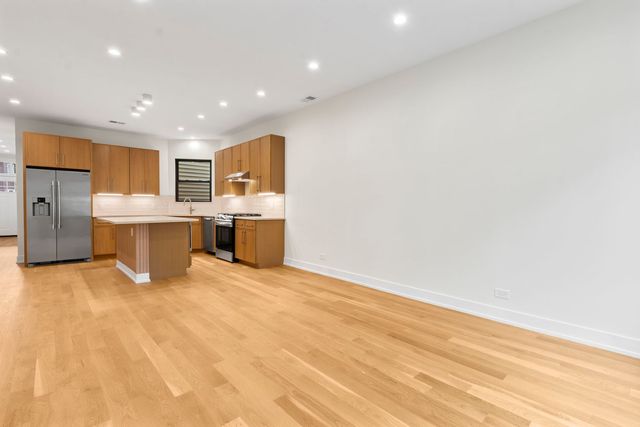 1246 W Bryn Mawr Avenue 2, Chicago, IL 60660