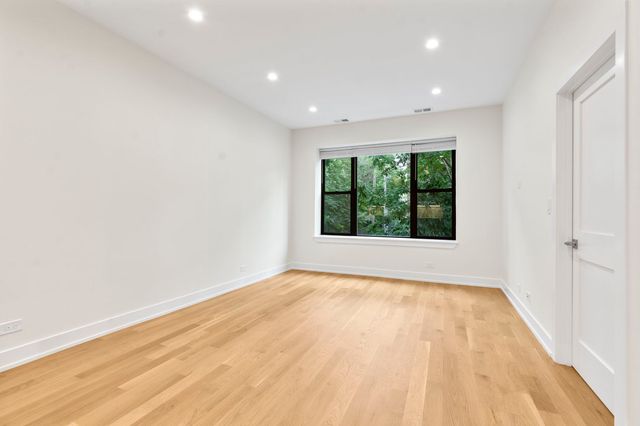1246 W Bryn Mawr Avenue 2, Chicago, IL 60660