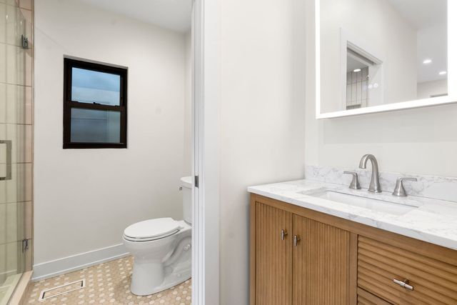 1246 W Bryn Mawr Avenue 2, Chicago, IL 60660
