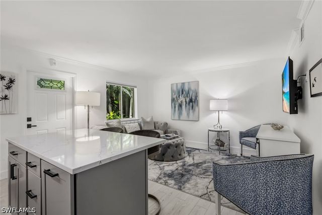 960 7th ST S 105, Naples, FL 34102