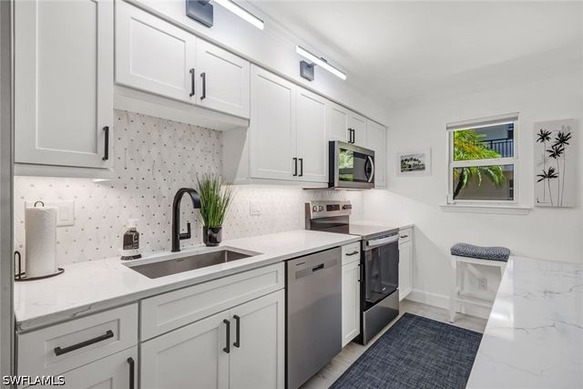 960 7th ST S 105, Naples, FL 34102