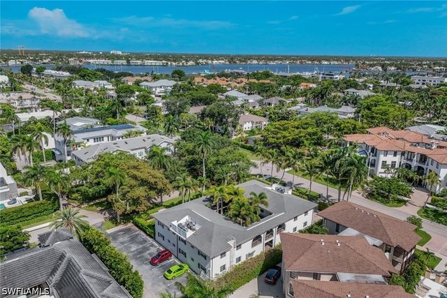 960 7th ST S 105, Naples, FL 34102