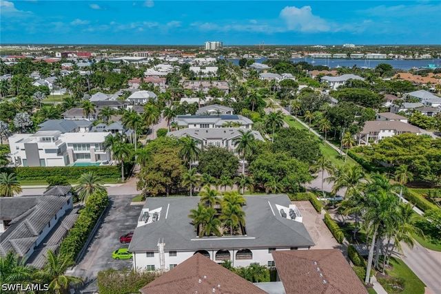 960 7th ST S 105, Naples, FL 34102