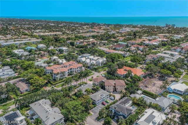 960 7th ST S 105, Naples, FL 34102
