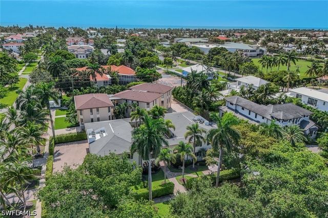 960 7th ST S 105, Naples, FL 34102