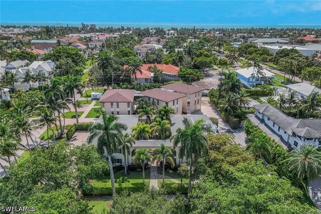 960 7th ST S 105, Naples, FL 34102