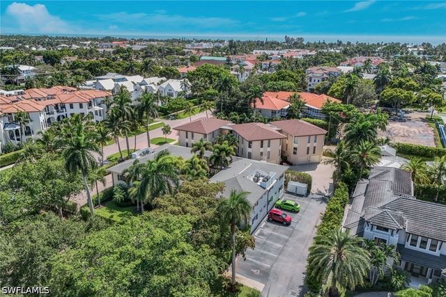 960 7th ST S 105, Naples, FL 34102
