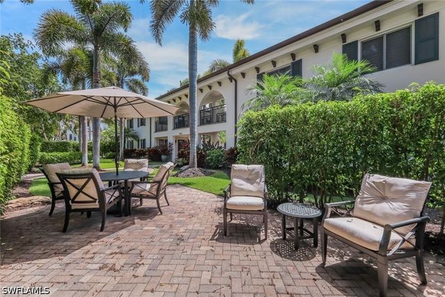 960 7th ST S 105, Naples, FL 34102