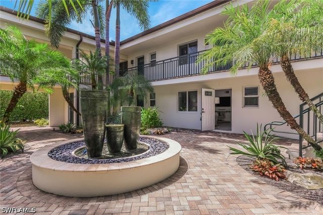 960 7th ST S 105, Naples, FL 34102