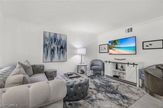 960 7th ST S 105, Naples, FL 34102