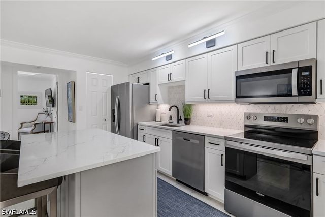 960 7th ST S 105, Naples, FL 34102