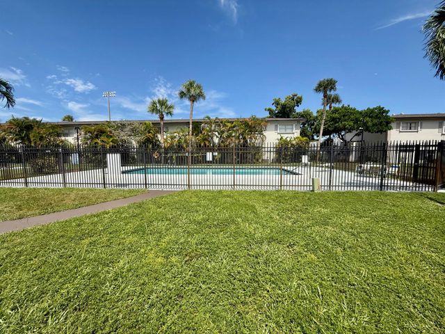 560 SE 2nd Avenue H27, Deerfield Beach, FL 33441