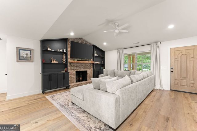 298 P J Roberts Road, Jefferson, GA 30549