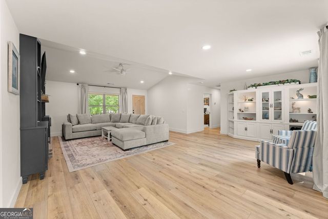 298 P J Roberts Road, Jefferson, GA 30549