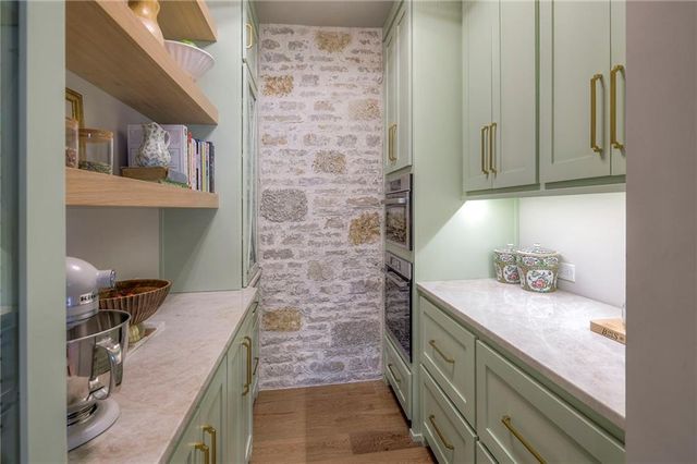 6009 NW 58th Street, Kansas City, MO 64151