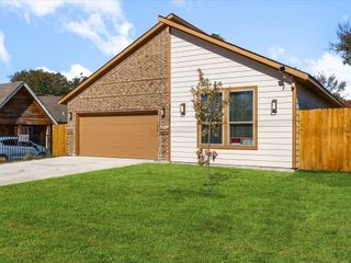 3735 Ada Avenue, Fort Worth, TX 76105