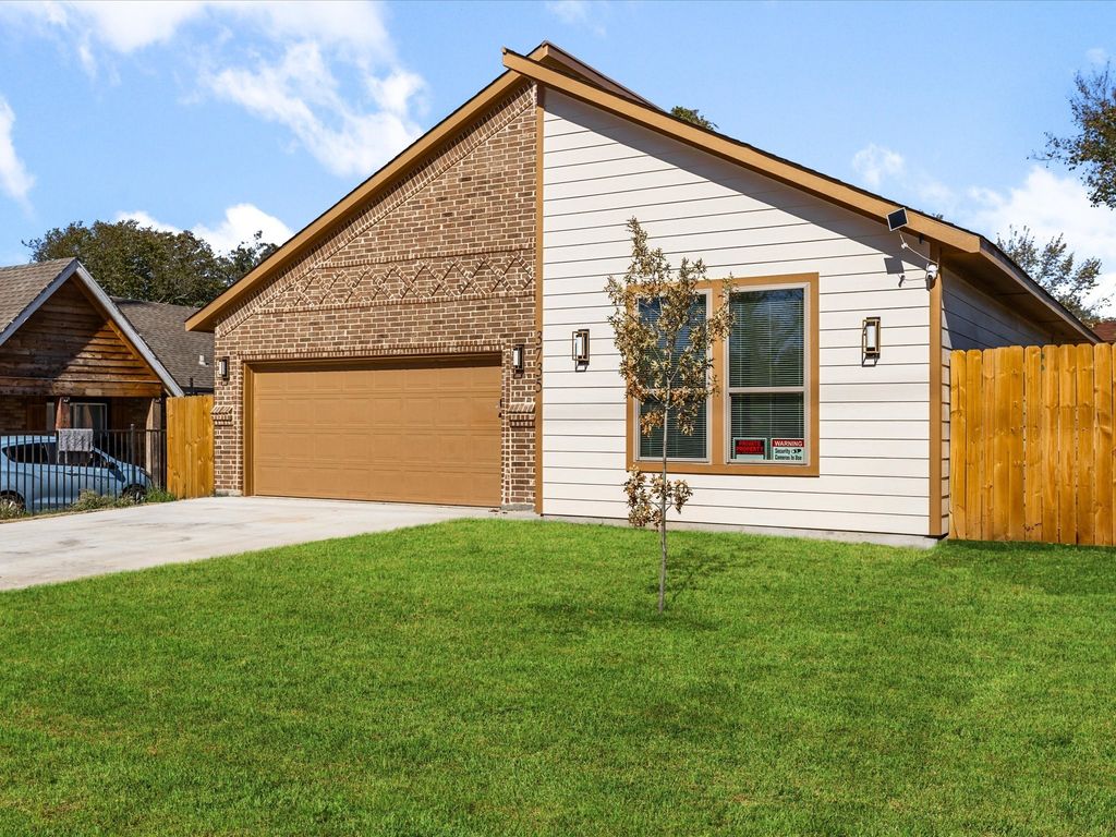 3735 Ada Avenue, Fort Worth, TX 76105