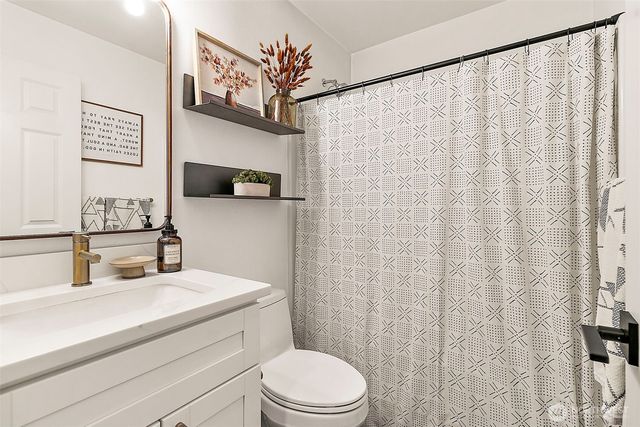 20024 SE 260th Place, Covington, WA 98042