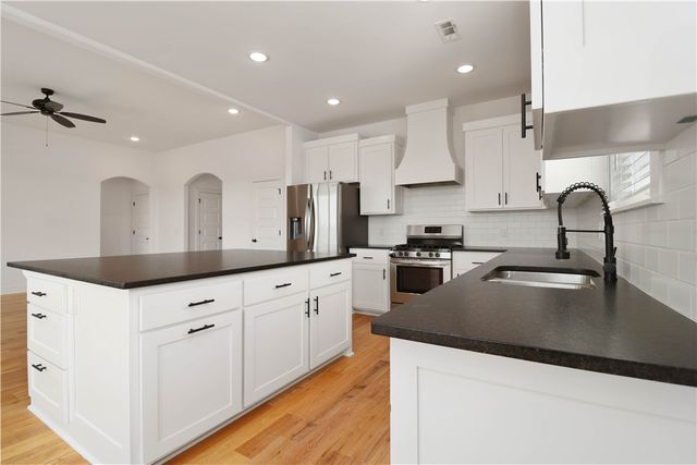 3521 E Avon Avenue, Springdale, AR 72764