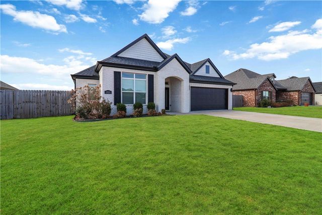 3521 E Avon Avenue, Springdale, AR 72764