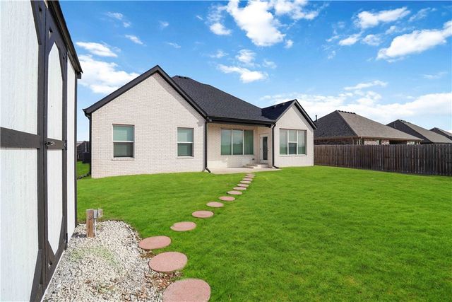 3521 E Avon Avenue, Springdale, AR 72764