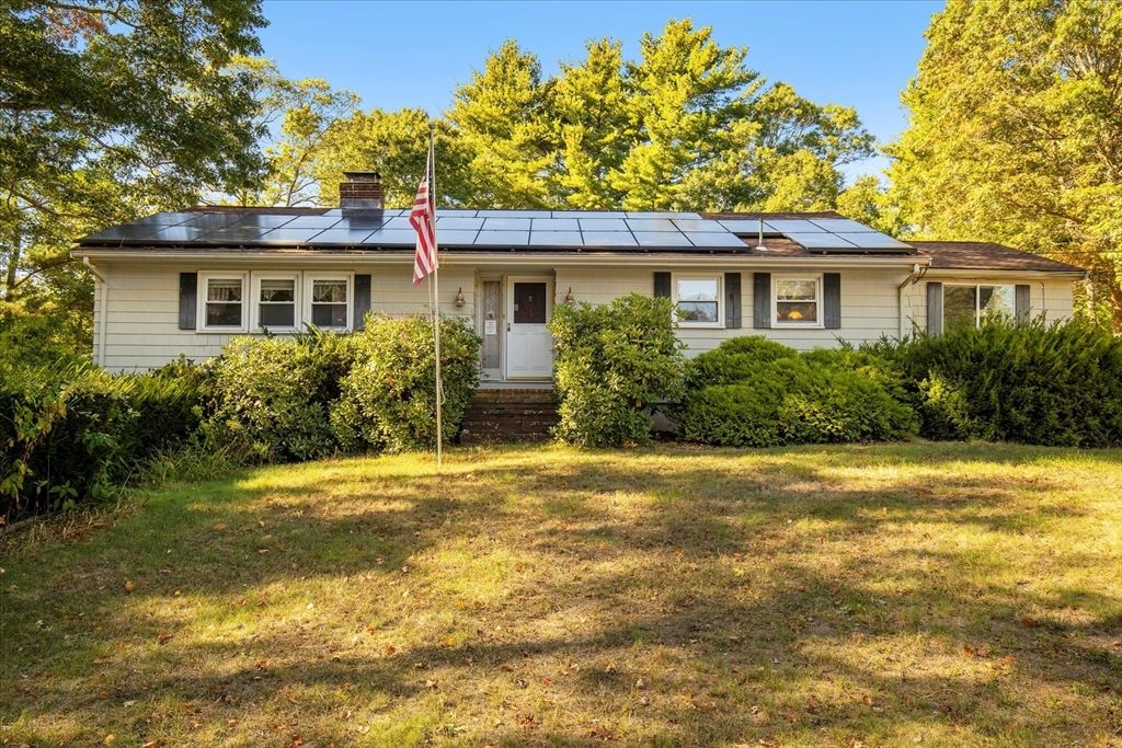 122 High St, Carver, MA 02330