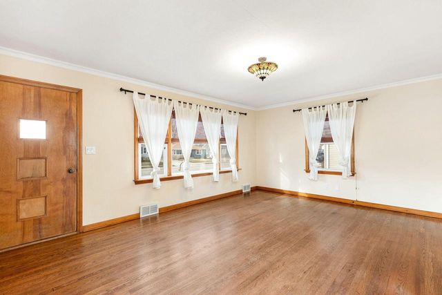 7623 39th AVENUE, Kenosha, WI 53142