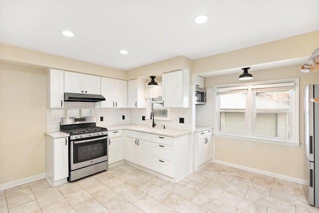 7623 39th AVENUE, Kenosha, WI 53142