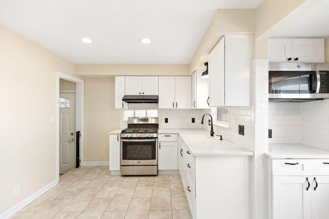 7623 39th AVENUE, Kenosha, WI 53142