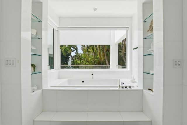 3017 N ATLANTIC Boulevard, Fort Lauderdale, FL 33308