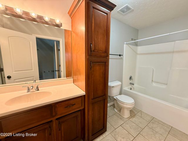 110 N Howard St, Bardstown, KY 40004