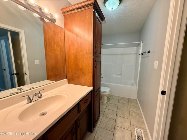 110 N Howard St, Bardstown, KY 40004