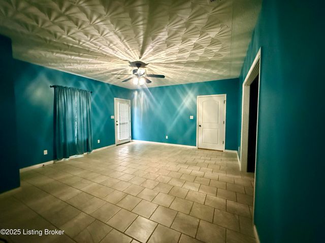 110 N Howard St, Bardstown, KY 40004