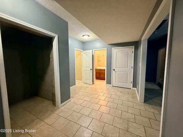 110 N Howard St, Bardstown, KY 40004