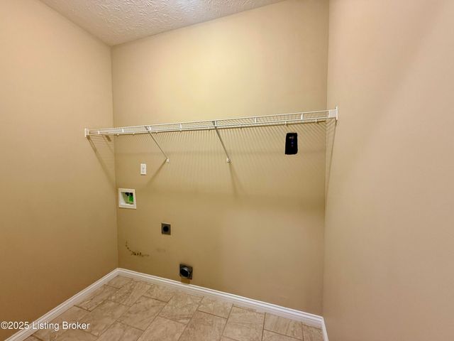 110 N Howard St, Bardstown, KY 40004