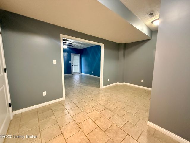 110 N Howard St, Bardstown, KY 40004